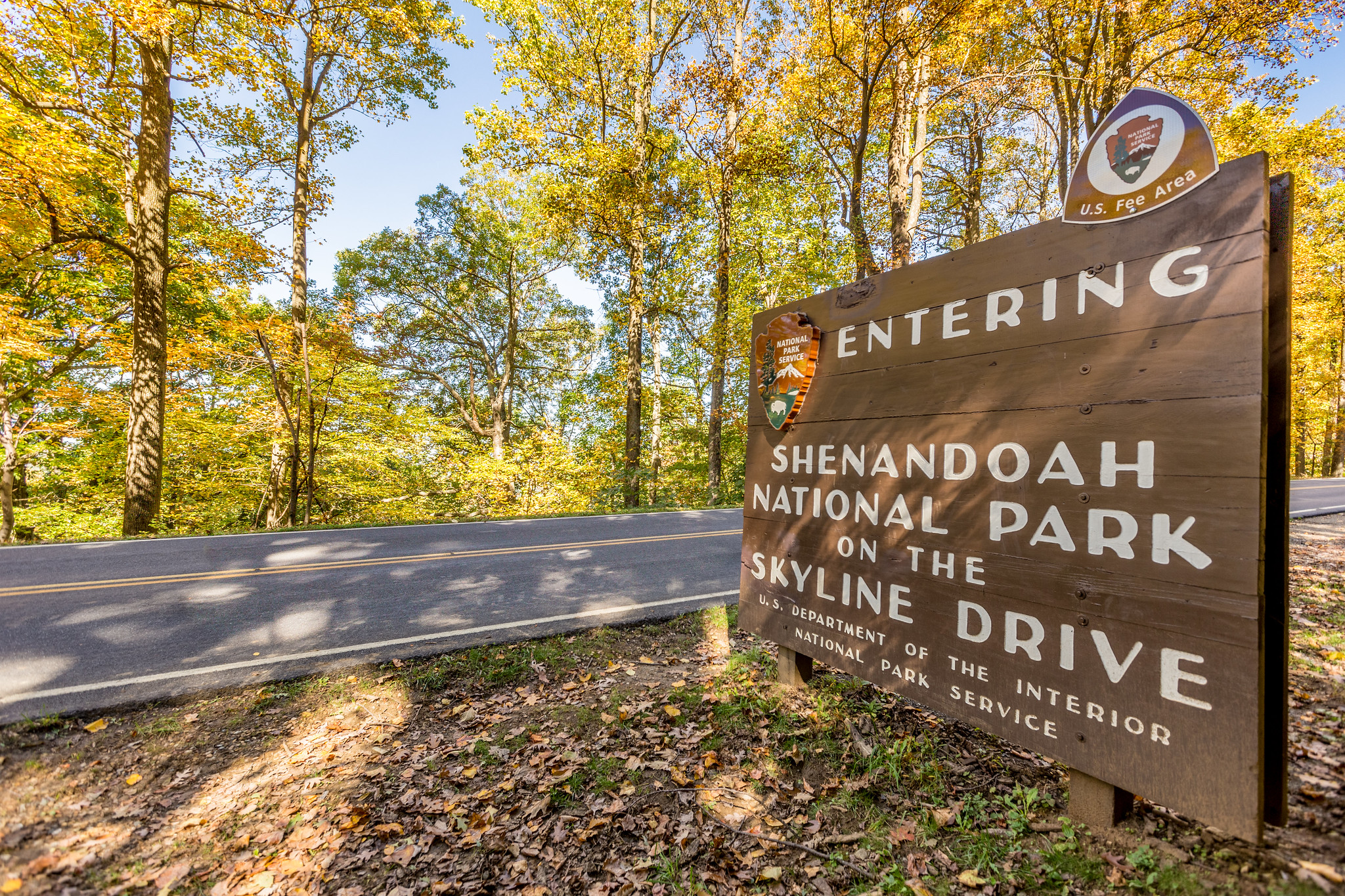 A NPS sign in Shenandoah National Park along the road.