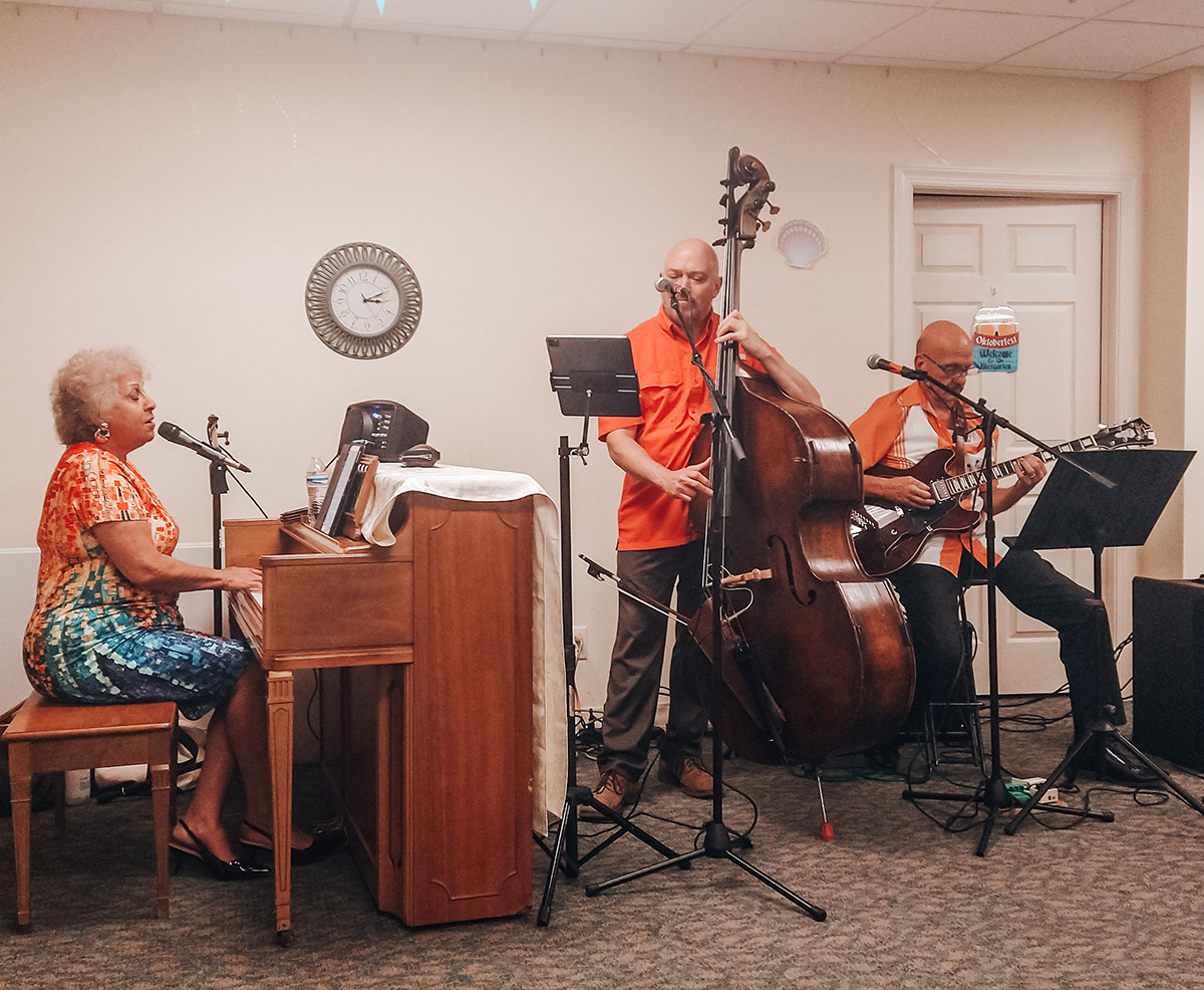 Stephanie Nakasian and other performers on piano, bass, and guitar playing at Branchlands.